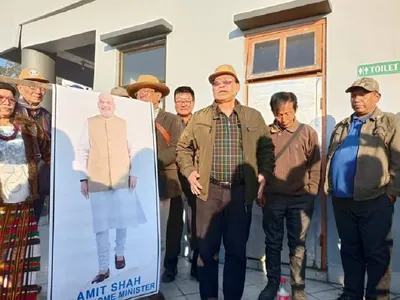 opposing indo myanmar fencing  mizo group burn effigy of amit shah in mizoram