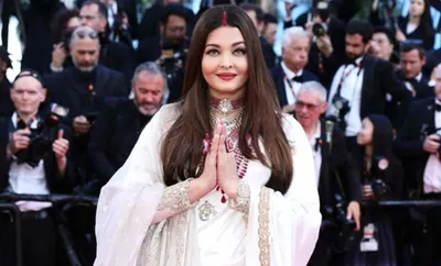 aishwarya rai makes powerful statement with sindoor look at cannes 2025