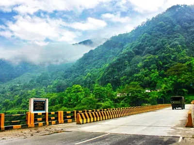 sikkim  bro accelerates repair work on gangtok chungthang road