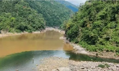 pollution in meghalaya’s umngot river threatens livelihoods of hundreds of tourism workers