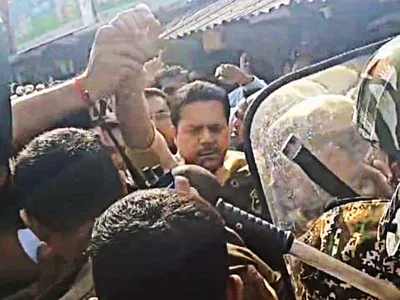 assam police detains several top pradesh congress leaders