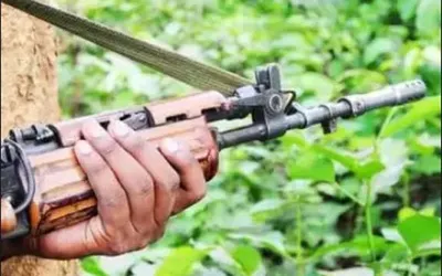 assam  three suspected ulfa i linkmen injured in police firing in tinsukia