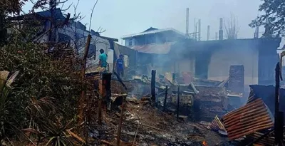 arunachal  four houses  granary gutted in fire in east siang district