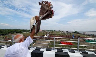 amid mixed reactions  pm modi set for balancing act in manipur