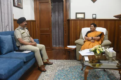 manipur  top officials discuss law   order crisis with governor