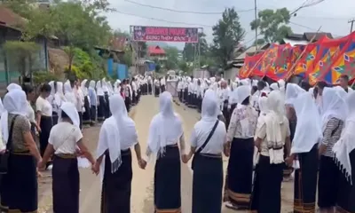 manipur  hundreds form human chains in kangpokpi demanding release of 14 kuki hostages