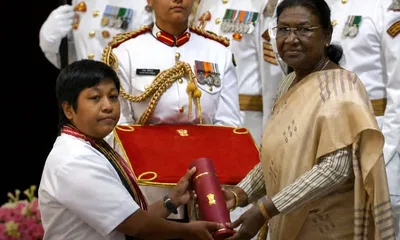 mizoram  lalenthangi hnamte receives florence nightingale nurses award