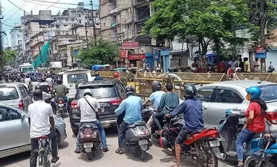 massive traffic snarl in guwahati as crowds throng newly inaugurated park