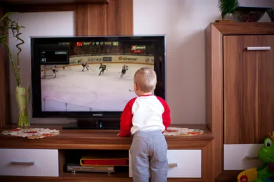 how to choose a tv for kids  eye protection  screen size and viewing distance
