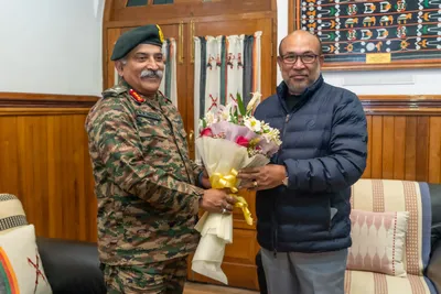 eastern army commander calls on manipur guv  cm