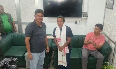 assam  cricketer uma chetry felicitated by dibrugarh district sports association