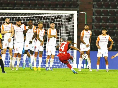 isl  neufc  kerala blasters share spoils in pulsating stalemate