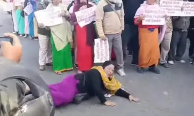 manipur  idps cry for help  lie on crowded imphal streets during protest