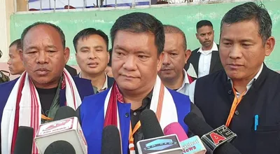 arunachal  pema khandu assures to discuss illegal encroachments in d  ering wls with assam cm
