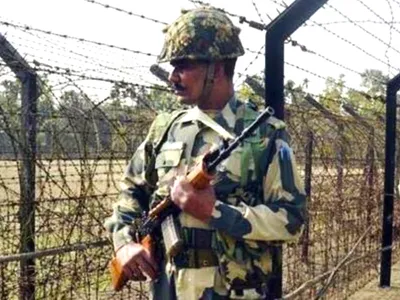 tripura  smugglers attack bsf jawan along bangladesh border