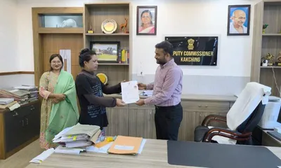 manipur  government distributes transgender identity cards and certificates