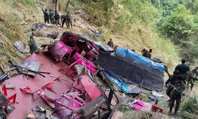 tourist bus plunges nearly 1 000 feet in sri lanka  killing at least 15