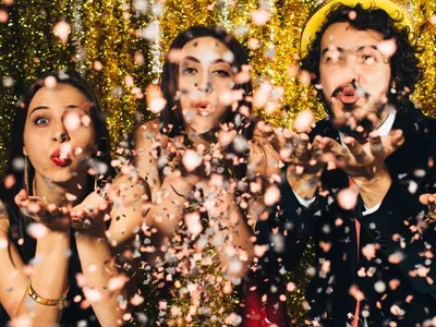 10 tips to host the perfect new year’s eve party in 2025