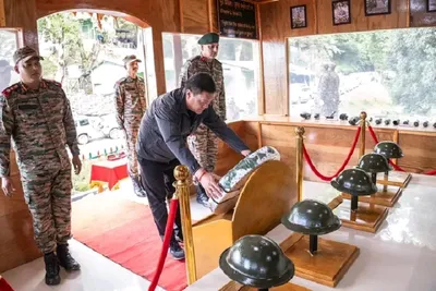 arunachal  cm pema khandu honors 1962 war heroes at helmet top memorial
