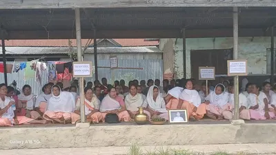 manipur  sit in protest over murder of a village volunteer in thoubal district