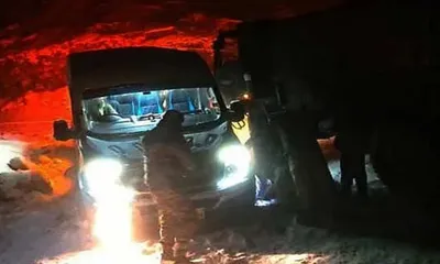 arunachal  eight elderly tourists rescued in tawang after snowfall traps their vehicle